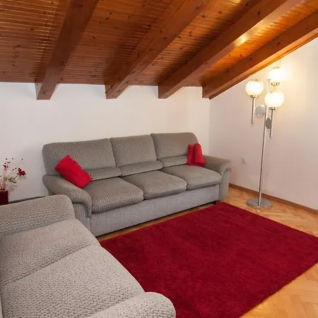 Lejlighed With A Parking Space - 12302 *